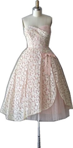 Knee-length Lace Homecoming Dress, Lace Knee-length Homecoming Dress, Vintage Knee-length Dress For Banquet, Lace Tea Length Prom Dress, Lace Tea Length Dress For Prom Season, Tea Length Lace Dress For Prom Season, Vintage Knee-length Prom Dresses, Vintage Lace Dresses For Banquet, Tea Length Lace Prom Dress