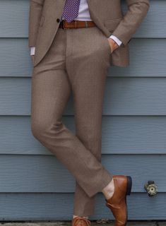 For the man who's grown fatigued with the onslaught of noirs, navys, and grays in formalwear, our Scabal Walnut Brown Wool Pants bring something refreshingly different to the table. Crafted from the finest wool fabric, it boasts a delightful walnut brown tone intricately woven into the plain weave, adding warmth and richness to your ensemble. Whether you're attending weddings, banquets, or formal events like meetings and interviews, these pants ensure you'll look both witty and charming. 
  Look