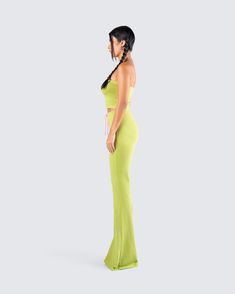 Your collection is calling for an update, and we've got you covered with our coziest lounge set ☁️💚 Featuring a non-padded bandeau with a semi-stretch fit, this figure-flattering ensemble is designed to hug your curves. The set is finished with wide-leg pants adorned with stylish front tie knots, ensuring both comfort and chic appeal 💫 Spring Party Green Sets, Chic Green Matching Set, Green Stretchy Party Sets, Green Stretch Party Sets, Green Fitted Party Sets, Green Sleeveless Loungewear Sets, Green Sleeveless Sets For Loungewear, Green Sleeveless Lounge Sets, Casual Fitted Green Sets