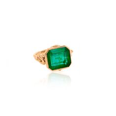 Glamorously bold and unabashedly seductive. These showstopper rings feature glorious bezel set high quality emeralds, embraced by fine golden ropes. •Available in 18ct yellow, white & rose gold •Ethically sourced natural Zambian Emerald •Ethically sourced gold Every OHLIGUER jewel is custom made to order and requires six to eight weeks production time. Please contact our customer service team care@ohliguer.com after purchase to discuss your size and track the production of your piece. Luxury 14k Yellow Gold Emerald Ring, Luxury Emerald Rings Hallmarked, Luxury Yellow Gold Emerald Solitaire Ring, Luxury Emerald Solitaire Ring, Luxury Emerald Ring For May Birthstone, Luxury Solitaire Emerald Ring In Yellow Gold, Timeless Yellow Gold Signet Ring With Emerald, Luxury Gold Solitaire Emerald Ring, Timeless Yellow Gold Emerald Signet Ring