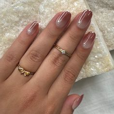 Caramel Glaze is a short and rounded nail set with a beautiful caramel ombre coat and chrome finish. Caramel Nails, Nails Inspo Fall, Nails Ideas Fall, Nail Design Fall, Nails 2022 Fall, Fall Nails Inspiration, Fall Nails Art, Jazzy Nails, Nail Inspo Fall