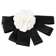 Chanel - Black ribbon brooch with a white camellia. Additional information: Condition: Very good condition Dimensions: Height: 15 cm Seller Reference: BRB8BIS Broche Chanel, Harry Winston Diamond, Dior New Look, White Camellia, Ribbon Brooch, Vintage Chanel Bag, Chanel Suit, Chanel Brooch, Chanel Camellia