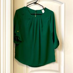 Perfect Condition! Green 3/4 Sleeve Top For Work, Elegant Green Blouse With 3/4 Sleeves, Green 3/4 Sleeve Blouse For Fall, Chic Green Half-sleeve Blouse, Chic Green Half Sleeve Blouse, Chic Green Blouse With 3/4 Sleeves, Workwear Blouse With Rolled 3/4 Sleeves, Black Silk Blouse, Rayon Blouse