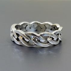 All of the jewelry is handcrafted by artisans💍. We use cutting edge technology for precision and amazing quality. All of the designs are sketched by me✌🏼. Details Style : Chain Design Ring Metal: 925 Sterling Silver Size: All Ring Sizes All of our products have 925 stamp. This product is suitable for everyday use and for special occasions as well. We also accept wholesale orders on wholesale value. Please contact us freely for wholesale orders. The picture is only for representation. The final Plain Silver Rings, Plain Ring, Plain Rings, Natural Gemstone Ring, Chain Silver, Women Ring, Thumb Rings, Ring Women, Silver Rings Handmade