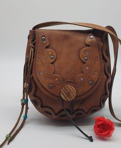 Retro Hand-tooled Bags, Vintage Brown Hand Tooled Bag For Travel, Handmade Vintage Brown Bag, Vintage Saddle Bag With Removable Pouch, Handmade Vintage Pouch Satchel, Vintage Hand-tooled Travel Bag, Vintage Hand Tooled Travel Bag, Retro Hand Tooled Shoulder Bag For Travel, Brown Vintage Pouch Satchel