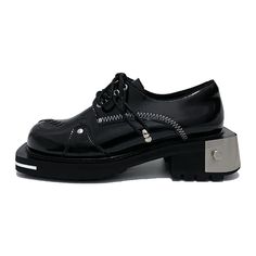 These magnificent pair of casual shoes that seamlessly blend with your outfit will trumpet your style. Handmade with a lace-up design and square toe, these shoes provide a stylistic difference, making them ideal for casual occasions. Crafted from genuine leather and pigskin insole, they offer comfort with a cross-tied design. Don't miss out—go, grab them now, and elevate your fashion with comfort and punk-inspired style. Specifications Brand Name: GeraldBlack Origin: Mainland ChinaUpper Material: Genuine LeatherUpper-Genuine Leather Type: Cow LeatherToe Shape: Square toeWith Platforms: NoHeel Height: Med (3cm-5cm)Heel Type: Square heelStyle: ConciseFashion Element: Cross-tiedSeason: Spring/AutumnOutsole Material: Rubberis_handmade: YesPattern Type: SolidInsole Material: PigskinOccasion: Ca Black Patent Leather Lace-up Shoes For Fall, Trendy Platform Lace-up Oxfords, Trendy Platform Lace-up Shoes For Office, Trendy Lace-up Patent Leather Oxfords, Leather Platform Lace-up Shoes For Streetwear, Black Lace-up Shoes With Leather Sole And Square Toe, Formal Platform Lace-up Boots, Trendy Leather Lace-up Oxfords, Spring Patent Leather Lace-up Shoes