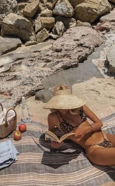 Swimsuit Trends, Foto Poses, Sofia Vergara, Beach Reading, Beach Poses, Beach Photoshoot