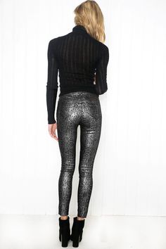 F00234668-19298 Chic Metallic Leather Pants For Fall, Trendy Metallic Pants For Fall, Fitted Metallic Leggings For Fall, Metallic Leggings For Fall Party, Fall Party Metallic Leggings, Metallic Stretch Pants For Fall, Chic Fitted Metallic Leather Pants, Trendy Metallic Leggings For Fall, Tight Leather Pants For Winter Night Out