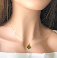 Beautiful Clover Leaf Real Jade  Pendant with Chain . Beautifully Handcrafted in Solid 18K Yellow Gold . Smooth Curb chain  All solid 18K Gold . Good investment too ! Choker / Necklace Length : 18inches Pendant  Size : 1inch approx  This is Solid 18k Yellow Gold and not Gold filled or Plated Layaway plan can be arranged if needed . Green Flower Pendant Necklace For Anniversary, Green Flower Pendant Jewelry For Anniversary, Green Flower Pendant Jewelry For Wedding, Green Jewelry For May Birthstone Celebration, Green May Birthstone Jewelry For Celebration, Green Pendant Jewelry For Birthday, Gold Emerald Pendant Necklace For Celebration, Green Emerald Pendant Necklace For Celebration, Green Emerald Necklace Gift