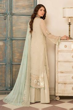 Classic Off White Embroidered Pakistani Salwar Kameez Dupatta Party Dress Dress Salwar Kameez, Pakistani Salwar Kameez, Formal Occasion, Salwar Kameez, Floral Motif, Party Dress, That Look, Off White, White