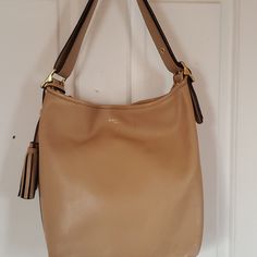 Vintage Coach In Excellent Used Condition. Minor Scuffs On The Outside And Few Small Black Marks On The Bottom Of The Interior Liner. Genuine Leather, Smooth, Velvety Soft! 12 X 12 X 4 1/2" Adjustable Strap Coach Legacy, Bags Vintage, Vintage Coach, Cream And Gold, Coach Bags, Bucket Bag, Adjustable Straps, Genuine Leather, Bag Lady