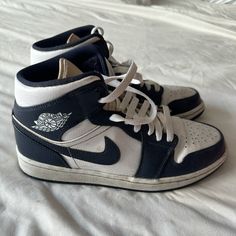 Slightly Worn In Nike Fashion Shoes, White Jordans, Nike Fashion, Nike White, White Nikes, Womens Shoes Sneakers, Navy And White, White Blue, Nike Shoes