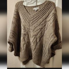 Womens She + Sky Sz S Very Gently Worn V Neck Beige Cable Knit Oversized 3/4 Sleeve Pullover Sweater Featuring Dolman Sleeves. Still Looks Brand New, No Flaws Noted. I Also Have Many Other Clothing Listings And Lots And Am Willing To Combine, Mix And Match, Sell Individual Items From Lots, Etc; Just Make An Offer! Check Out My Other Listings! Casual Knit Poncho For Fall, Casual Knit Poncho With Batwing Sleeves, Oversized Open Knit Casual Poncho, Casual Long Sleeve Open Knit Poncho, Casual Open Knit Poncho, Open Knit Batwing Sleeve Sweater For Fall, Oversized Open Knit Sweater With Batwing Sleeves, Cozy One Size V-neck Sweater, Casual Winter Open Knit Poncho