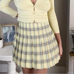 Perfect For A Clueless "Cher" Costume! Brand New! Perfect Condition!! Pleated W/ Side Zipper Dee From Clueless, Plaid Skirt Aesthetic, Cher Costume, Yellow Plaid Skirt, Clueless Costume, Clueless Cher, Clueless Fashion, Skirt Aesthetic, Yellow Skirt