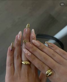 Cute Simple Gold Nails, Cozy Colors, Fall Nail Ideas, Chrome Nails Designs, Gold Nail, Classy Acrylic Nails, Nail Art Ideas, Fall Nail