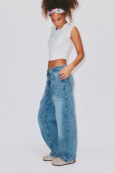 New favorite jeans from BDG – the BDG Bella Baggy Jeans. Overdyed BDG baggy jeans cut in a slouchy with a low-rise that sits comfortably at the hip. Relaxed fit throughout with a baggy silhouette that tapers ever so slightly toward the puddled hem. Complete with contrasting stitching throughout. Urban Outfitters exclusive. Features BDG Bella Baggy Jeans with a slightly tapered leg and overdyed finish Crafted from rigid BDG denim that will soften more and more over time Slouchy low-rise baggy jea Loose Jeans Outfit, Baggy Streetwear, Low Rise Baggy Jeans, Low Waisted Jeans, Baggy Jean, Slouchy Jeans, Bdg Jeans, Mode Jeans, Loose Fit Jeans