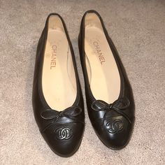 Amazing Condition Black Chanel Ballet Flats. Fit Snug More Like A 38. 100% Authentic. Barely Worn. Shoes Chanel, Black Ballet, Black Ballet Flats, Flat Color, Chanel Black, Chanel Shoes, Chanel Ballet Flats, Flat Shoes Women, Ballet Flats