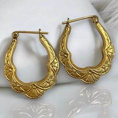 Vintage BEAUTIFUL 14K Yellow Gold Fancy Etched Hoop Pierced Earrings Beautiful vintage hoop earrings! * Measure 7/8 x 5/8 * Weight is 1.6 grams  * Lightweight and comfortable on the ear! * Absolutely beautiful Shipped FAST and FREE, fully insured in a gift box :) I guarantee item to be exactly as described and pictured. Gold Hinged Earrings For Anniversary, Gold Small Hinged Hoop Earrings, Small Brass Hoop Earrings For Formal Occasions, Pierced Yellow Gold Brass Hoop Earrings, Vintage Small Hoop Brass Earrings, Formal Brass Hoop Earrings, Vintage Brass Small Hoop Earrings, Gold Huggie Earrings With Hinge, Anniversary Brass Hoop Earrings