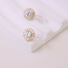 These diamond clip-on studs boast a classic design with classic shapes and cuts to impart timeless elegance. Crafted with zirconia, they make for a magnificent addition. 18k gold-plated with CZ stones SIZE & WEIGHT 7mm long approx. 0.5g per earring approx. No piercings required Sold as a pair Features our signature resin clip for a snug but comfortable fit on your lobe Cz Stone, No Se, Clip On Earrings, Round Diamonds, Classic Design, Timeless Elegance, Piercings, Silver Earrings, 18k Gold