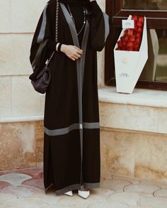 Arab swag                                                                                                                                                     More Abaya Fashion Dubai, Estilo Hijab, Muslim Fashion Hijab Outfits, Muslim Women Fashion, Muslim Fashion Hijab, Hijabi Outfits Casual, Muslim Fashion Dress