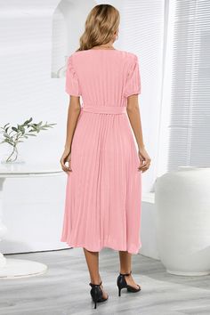 DetailsMidi dress in surplice neckline. short sleeves. pleated details. tie-belt waist. solid colour and a midi length. Style this dress with any solid sandals or tie-up mules and a handbag.â€?Surpliceâ€?Short sleevesâ€?Tie-belt waist & pleated detailsâ€?Solid colourâ€?Midi lengthSize Chart 🌸 US UK/AU EU S 2-4 6-8 34-36 M 4-6 10-12 36-38 L 6-8 12-14 38-40 XL 8-10 16-18 40-42 2XL 12-14 18-20 42-44 Summer Dress For Women, Ruffle Pattern, Leaves Print Dresses, Elegant Fabric, Home Dress, Print Trends, Printed Midi Dress, Solid Colour, Fashion Colours