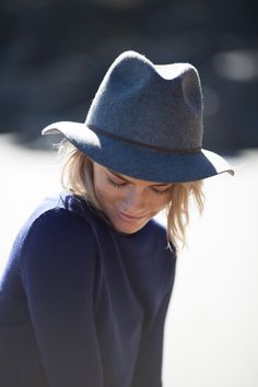 Casual Brimmed Fedora For Everyday, Casual Everyday Brimmed Fedora, Classic Fedora For Beach In Fall, Classic Beach Fedora For Fall, Classic Felt Hat For Beach In Fall, Classic Felt Hat For Beach And Fall, Casual Flat Brim Fedora For Everyday, Casual Everyday Fedora With Flat Brim, Casual Everyday Fedora Hat