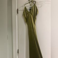 Fashionnova Light Green Velvet Dress Size S Nwt Olive Sleeveless Fitted Midi Dress, Fitted Sleeveless Olive Midi Dress, Olive Maxi Dress For Party, Green Maxi Length Slip Dress For Date Night, Olive Fitted Maxi Dress, Olive Fitted Dress For Party, Fitted Olive Elegant Maxi Dress, Green Maxi Length Slip Dress For Brunch, Elegant Olive Sleeveless Midi Dress