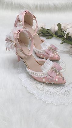 Princess Heels, Women Slippers Fashion, All Black Shoes, Fancy Shoes, Oxford Shoes Men, Beige Shoes, Lace Bows, Womens Shoes High Heels, Slingbacks