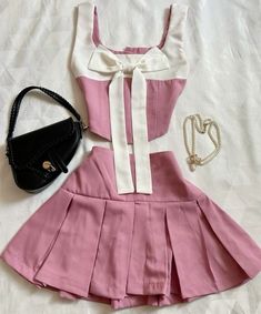 Dior Aesthetic Outfit, Fashion Staples, Shoujo Outfits, Light Fashion, Dior Girl, Diy Fashion Clothing, Fashion Mistakes, Pink Outfits, Really Cute Outfits