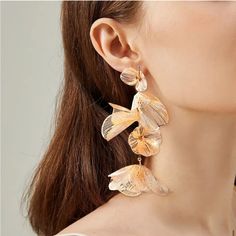 Boutique Item Chic Summer Jewelry With Flower Charm, Elegant Chandelier Earrings For Spring, Spring Flower Charm Jewelry For Parties, Spring Party Jewelry With Flower Charm, Chic Dangle Flower Earrings For Party, Elegant Flower Charm Earrings For Summer, Chic Party Jewelry With Flower Charm, Chic Gold Flower Earrings For Summer, Chic Party Dangle Flower Earrings