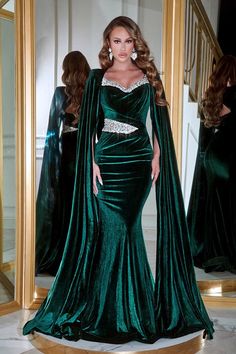 PS23394 Emerald Sleeved Shawl, Baju Kahwin, Mermaid Gown Prom, Velvet Evening Gown, Portia And Scarlett, Winter Wedding Guest Dress, Winter Wedding Guests, Scarlett Dresses, Green Gown