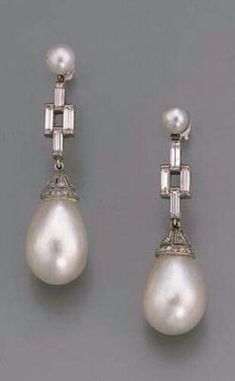 Art Deco Pearl, Gaun Abad Pertengahan, Bijoux Art Deco, Bijoux Art Nouveau, Pearl And Diamond Earrings, Cz Jewelry, Art Deco Earrings, Deco Jewelry, Art Deco Jewelry