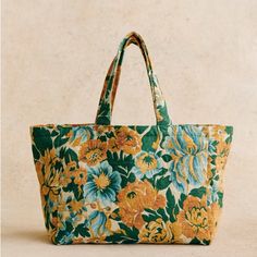 Large Jacquard Tote Bag Inside Pocket Dimensions: 42 X 33 X 19 Cm / 16.5 X 13 X 7.5 In Made In Italy Main Fabric : 35% Acrylic, 32% Polyamide, 28% Cotton, 5% Other Fibers Made In Italy Tote Bag Inside, Floral Pocket, Floral Bags, Fabric Tote, Quilted Totes, Diy Couture, Bags Designer Fashion, Garden Flowers, Gold Floral