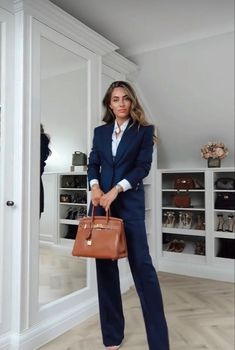 Lawyer Look Women, 2023 Business Fashion Women, New York Professional Outfit, Business Outfits Women 2023, Women Power Outfits, Luxury Work Wear, Expensive Business Outfits Women, Government Employee Outfit, Elegant Lawyer Outfit