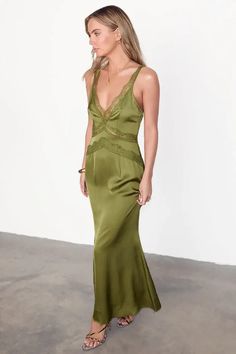 This stunning dress from NFD is the embodiment of feel good dressing! Chiffon Green Dress, Green And Silver Outfit, Tropical Wedding Guest Dress, Soft Summer Outfits Inspiration, Green Corset Dress, Short Slip Dress, Never Fully Dressed, Casual Outfit Inspiration, Awesome Outfits