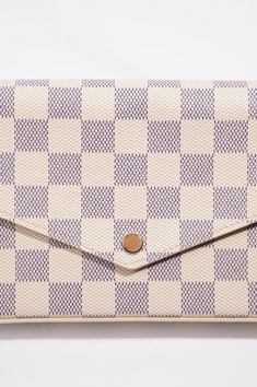 Brand: Louis Vuitton Style: Pochette Felicie Bag Size: One Size Width: 21.5cm Height: 11.5cm Depth: 3cmChain Drop: 55cm Exterior Condition: Pristine Interior Condition: Pristine Exterior Colour: Damier Azur Interior Colour: Pink Hardware Colour: Gold Material: CanvasDate Code: NFC Chip Manufactured In: France | Post March 2021 Comes With: ﻿Original Dustbag OnlyDelivery 5-8 or 10-15 working days Please note that during high season and Sale period, delivery times may be affected We accept payment Designer Envelope Shoulder Bag For Travel, Luxury Travel Clutch For Mobile Phone, Designer Travel Envelope Clutch, Designer Envelope Clutch For Travel, Luxury Envelope Shoulder Bag For Travel, Designer White Envelope Bag, Designer Beige Envelope Bag, Luxury Beige Envelope Clutch, Chic Envelope Travel Wallet