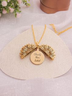 This sunflower contains a secret... Inside its petals it holds a special message for someone important to you ♥️ You can personalize the pendant with a phrase, a dedication, names on both sides!🌼 Made of durable 18K gold-plated stainless steel, this necklace can be worn daily and requires no special care! Suitable as a sweet gift idea, perfect to amaze! 📮SHIPPING TO ITALY WITH EXPRESS COURIER EU AND ABROAD SHIPPING: this necklace will be shipped with postepriorityinternzione, the cheapest but safest system to receive your package directly to your home. (NOT TRACKED) If you want to receive the package quickly you can take advantage of the upgrade 😊 Personalized Flower Pendant Necklace Keepsake, Personalized Flower Pendant Necklace For Keepsake, Customized Flower Pendant Necklace As A Personalized Gift, Customized Flower Pendant Necklaces For Personalized Gifts, Customized Flower Pendant Necklace For Personalized Gift, Engraved Flower Pendant Jewelry For Personalized Gift, Sunflower Jewelry For Anniversary And Mother's Day, Sunflower Design Jewelry For Mother's Day Anniversary, Sweet Gift Ideas