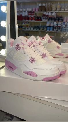 Обувь Air Jordan, Buty Marki Nike, I Love Shoes, Pink Jordans, Pretty Sneakers, Boty Nike, Skor Sneakers, Dr Shoes, Basket Style