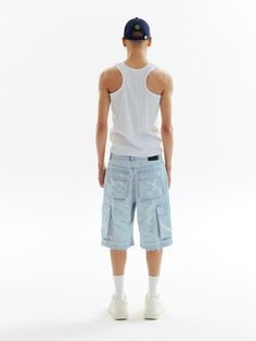 This is a trendy and minimal pants by CHOWOO that is made out of high quality and sturdy material. With distinctive mood of the design and comfortable wear, you can style it for your casual daily outfit.- Cargo pockets on the side- Low waistline- Frayed hem and damaged detail Denim Cargo Shorts Casual, Casual Short-length Cotton Cargo Jeans, Short Cotton Cargo Jeans, Baggy Cotton Cargo Shorts, Casual Style, Minimal Pants, Cargo Denim Shorts, Blue Cotton Cargo Shorts, Daily Outfits, Denim Shorts