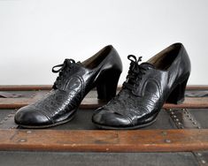 "Shoe Features: - black leather - chunky heel - lace up ties at front - perforated deco patterning on front - rounded toe Label: Krippendorf Era: 1930's Condition: Great vintage for age. Some crinkled leather on front. Some overall wear - see photos. Dimensions: Insole Length 9\" Insole Width (at widest) 2.8\" Insole Width (at heel) 1.8\" Heel 2\" Fits Like: 6/6.5 We ship worldwide. Please take time to read our shop policies." Vintage Oxfords For Formal Occasions, Vintage Formal Oxfords With Laces, Vintage Black Lace-up Shoes, Vintage Low Heel Lace-up Shoes For Formal Occasions, Vintage Lace-up Shoes With Low Heel For Formal Occasions, Vintage Black Lace-up Shoes With Round Toe, Vintage Wingtip Oxfords With Laces, Vintage Oxfords With Laces And Round Toe, Vintage Lace-up Shoes With Low Heel And Leather Sole