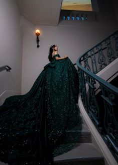 Dark Green 15 Dresses, Green Dress Quinceanera, Dark Green Xv Dresses, Quinceanera Dresses Forest Green, Royal Green Quinceanera Dresses, Emerald Green 15 Dresses Quinceanera, Arabian Nights Quinceanera Theme, Quinceanera Dark Green Theme, Quinceanera Dresses Emerald