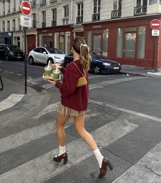 Knited Sweater, Sandal Tali, Stile Blair Waldorf, Adrette Outfits, Dark Academia Outfits, Look Adidas, Academia Outfits, Fest Outfits, Chique Outfits