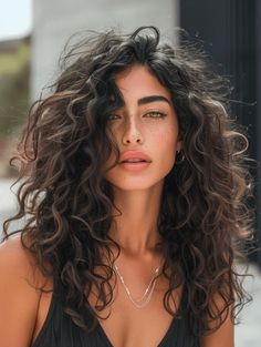 Naturally Curly Lob, Natural Balayage Black Hair, Balayage Brownhair, Layered Curly Haircuts, Spring Haircuts, Curly Lob