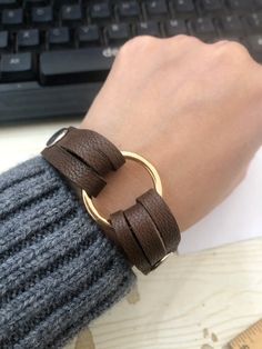 Brown Jewelry With Leather Strap, Brown Jewelry With Wrist Strap For Gift, Brown Leather Round Bracelet Gift, Adjustable Brown Leather Bracelet, Brown Leather Round Jewelry, Brown Leather Jewelry, Bracelet Holder, Bracelet Holders, Bracelet Ring