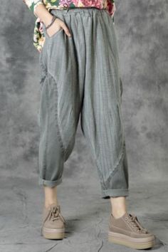 #sagegreen #cottonlinen #taperedpants #loosepants Linen Tapered Pants, Lace Pocket, Linen Bottoms, Pants Baggy, Chic Skirts, Comfy Pants, Trendy Chic, Style Pants, Loose Pants