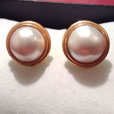 Shown Are A Pair Of Real Solid 14kt Gold Mabe Earrings. Mabe Pearls, Also Known As Blister Pearls, Are Half Pearls Which Are Cultivated For Two To Three Years On The Inside Of A Mollusk's Shell, Hence The High Cost And High Desirability Of These Prizes From Davy Jones' Locker. These Were A Rare Estate Sale Find, And Represent The Second Such Pair We Have On This Site. From Our House To Yours--This Is A Fantastic Offering. Elegant White Gold Earrings Stamped 14k, Classic White Gold Clip-on Earrings For Formal Occasions, Elegant White Gold 14k Stamped Earrings, White Pearl Clip-on Earrings For Formal Occasions, Timeless Round Clip-on Earrings For Formal Occasions, Elegant White Earrings With Screw Back, White 14k Gold Jewelry For Evening, Classic White Clip-on Pearl Earrings, White Clip-on Pearl Earrings For Formal Occasions