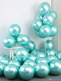 a bunch of balloons that are sitting on the ground