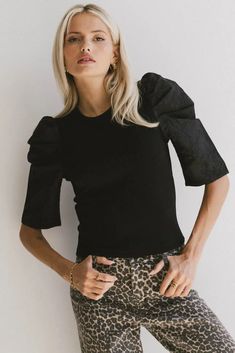 Round neck top in black Fuzzy Skirt, Sparkle Outfit, Trendy Crop Tops, Distressed Mom Jeans, Sherpa Coat, Denim Sweater, Sequin Mini Skirts, Sharp Dressed Man, Elegant Blouses