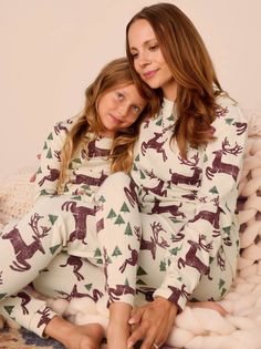 This hand drawn print is sure to delight your little one, night and day! Thoughtfully crafted for bedtime and weekend lounging, this pajama set is made from 100% cotton rib that stays vibrant and gets even cozier with every wash. Designed with care to keep them comfy and happy, its a perfect pick for all their at-home adventures. Matching Christmas Pajamas Family, Christmas Pajamas Family, Sweaters Outfit, Matching Christmas Pajamas, Adult Pajamas, Night And Day, Branded Content, Family Christmas Pajamas, Romper Outfit