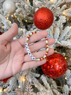 Mommy and Littles co Grinch beaded bracelet.  Perfect to wear this holiday season! Makes an even better gift 🎁  Details: *4mm glass pony seed beads. *4mm 14k gold plated beads.  *acrylic black and white letter beads. *Made with jewelry quality elastic. *please message if you are needing a size that is not listed! *NOTE: this listing is for ONE bracelet. Cheap Beaded Bracelets For Holidays, Grinch Clay Bead Bracelets, Grinch Bracelet, Pulseras Ideas, Pulseras Aesthetic, Everyday Bracelets, Winter Bracelet, Christmas Jewelry Diy, Diy Lanyard